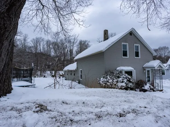 24 Railroad Ave, Webster, MA 01571