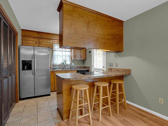 5th image of 105 Coventry Ct