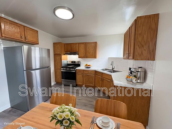 2nd image of 21612 Berendo Ave