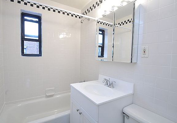 5th image of 202-6 42nd Ave #1B