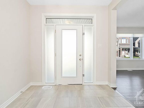 3rd image of 160 Aubrais Cres