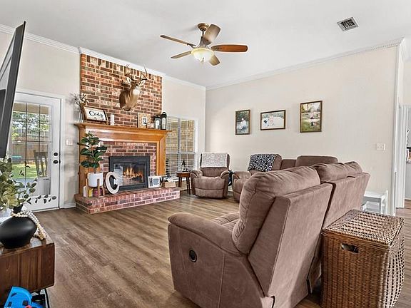 5th image of 2102 Woodway Dr