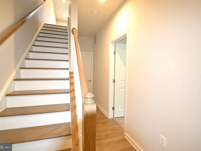 1318 Trestle Dr — Photo 16