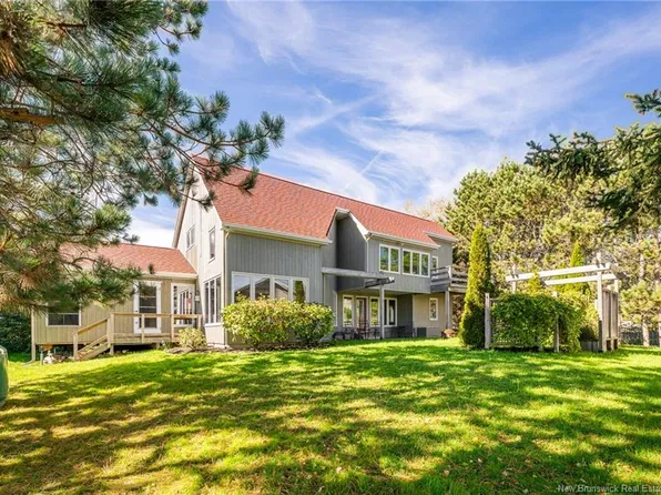 19 Crescent Rd, Shediac, NB E4P 4B3