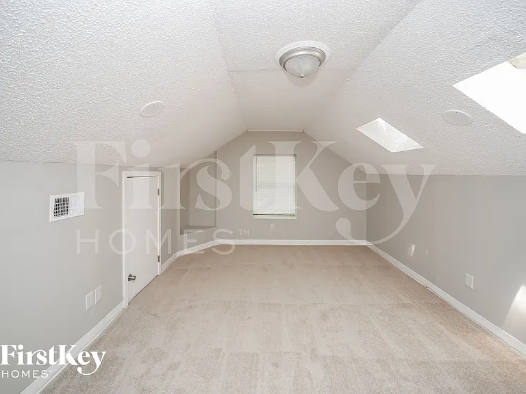 7006 Loddon Cv — Photo 11