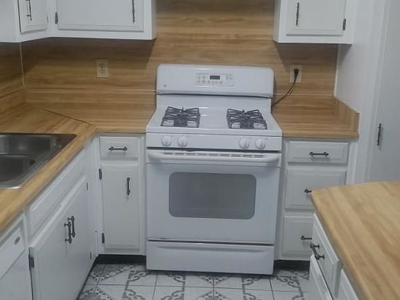 4th image of 1481 Stoneleigh Cir