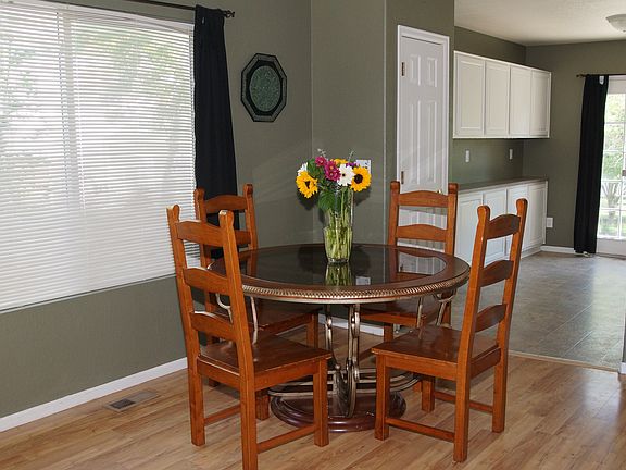 Eat-in or separate dining 