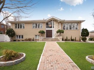 289 Alfred St, Englewood Cliffs, NJ 07632