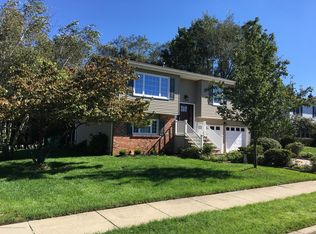 65 Lorelei Dr, Howell, NJ 07731