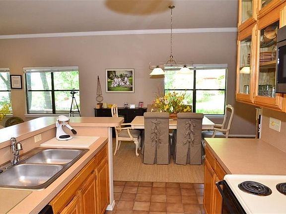 5th image of 115 Nob Hill Cir