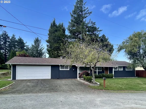 3880 Liberty St, North Bend, OR 97459