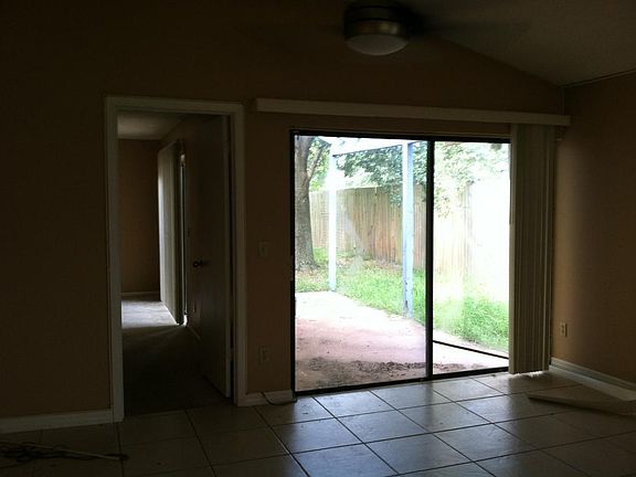 5th image of 1013 Burnett St