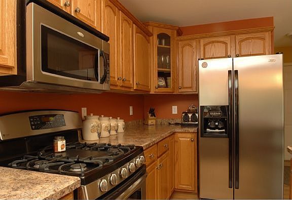 Kitchen w/ SS Appliances