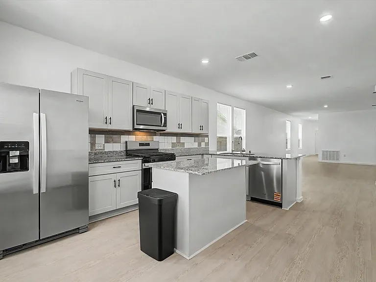 511 Louis Ln — Photo 12