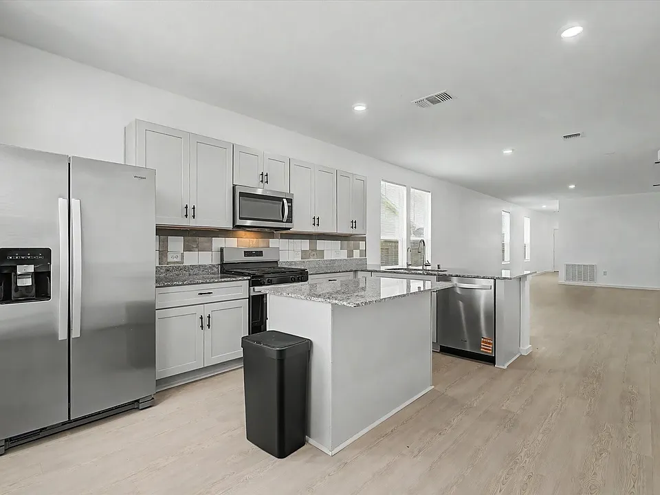 511 Louis Ln