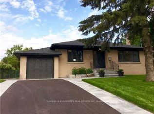 17 Robson Pl, Toronto, ON M2R2Y3