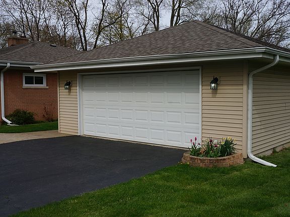 2nd image of 36855 N Wildwood Dr