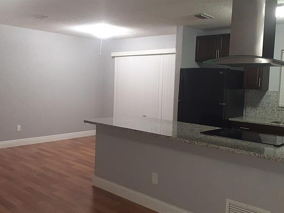 5th image of 1098 E Hancock Dr