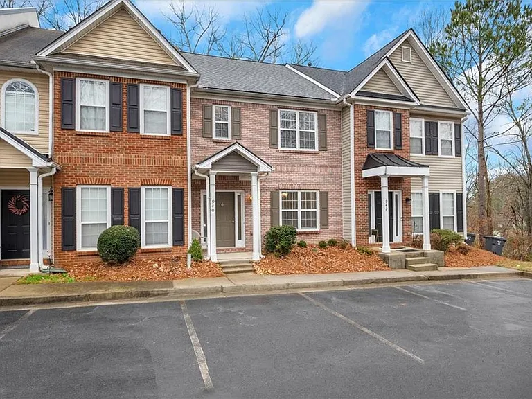940 Tree Creek Blvd — Photo 1