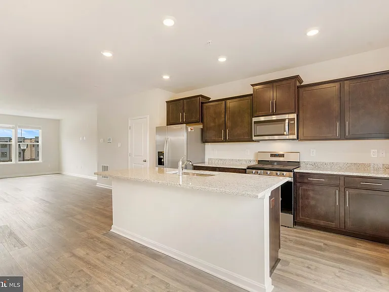420 Carroll Walk Ave — Photo 9