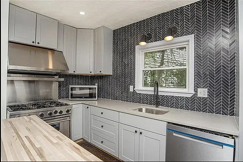 111 Grove St #1 Photo 1