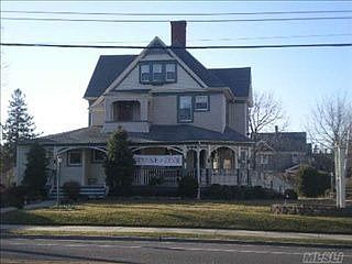 2nd image of 614 Main St