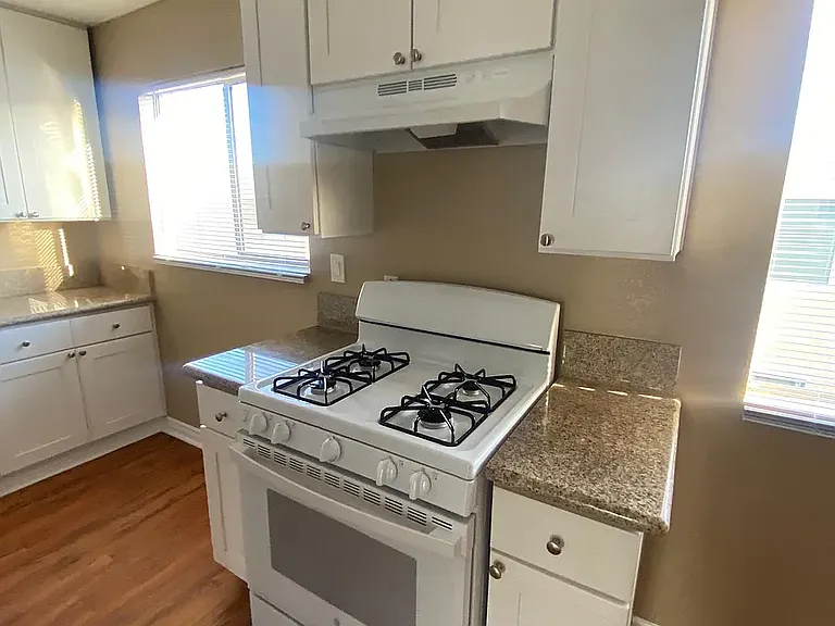 Bellflower Apartments — Photo 24