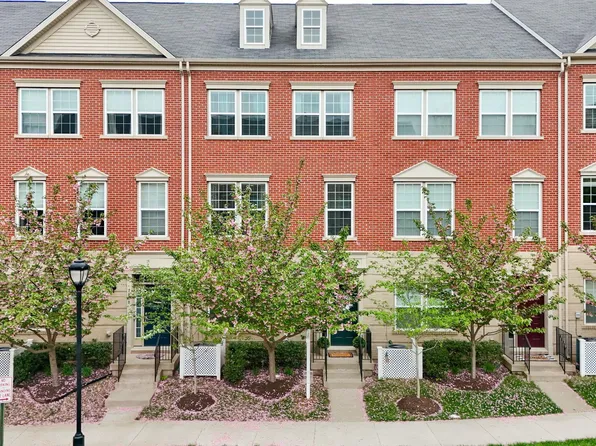 7806 Crescent Park Dr, Gainesville, VA 20155