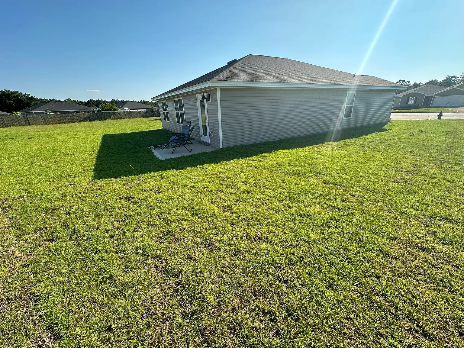 4 bed, 1387 sqft, $2,000 — Photo 2