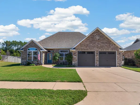 1513 White Bear Trl, Lindale, TX 75771
