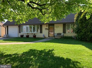 9 Candle Rd, Levittown, PA 19057