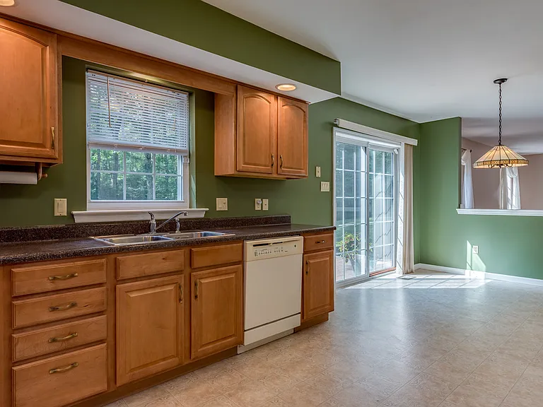 80 Hillbrook Dr — Photo 6