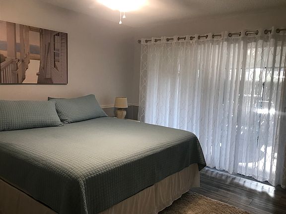 4th image of 5611 Foxlake Dr