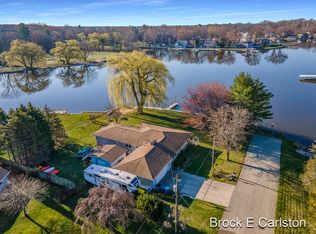 17760 Cove St, Spring Lake, MI 49456