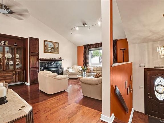 5th image of 35 Creamery Dr