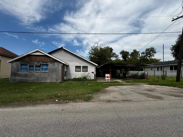 1370 Ashley St, Beaumont, TX 77701