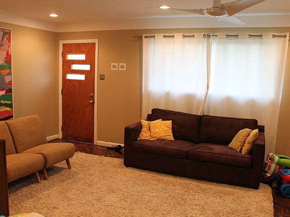 3rd image of 4909 Lynndale Dr