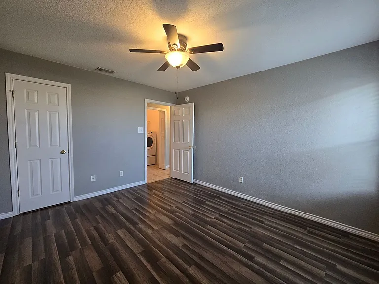 4207 Thunder Creek Dr — Photo 16