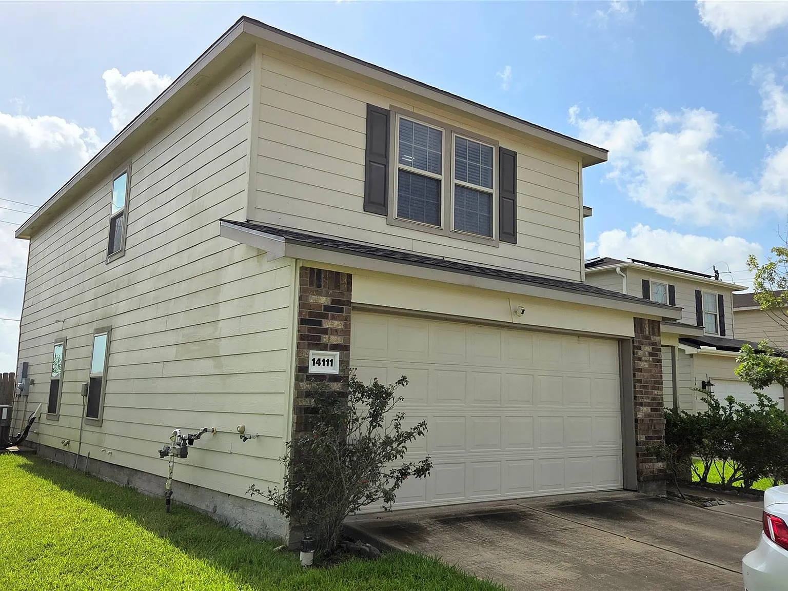 4 bed, 3.0 bath, 2315 sqft, $2,295 — Photo 2