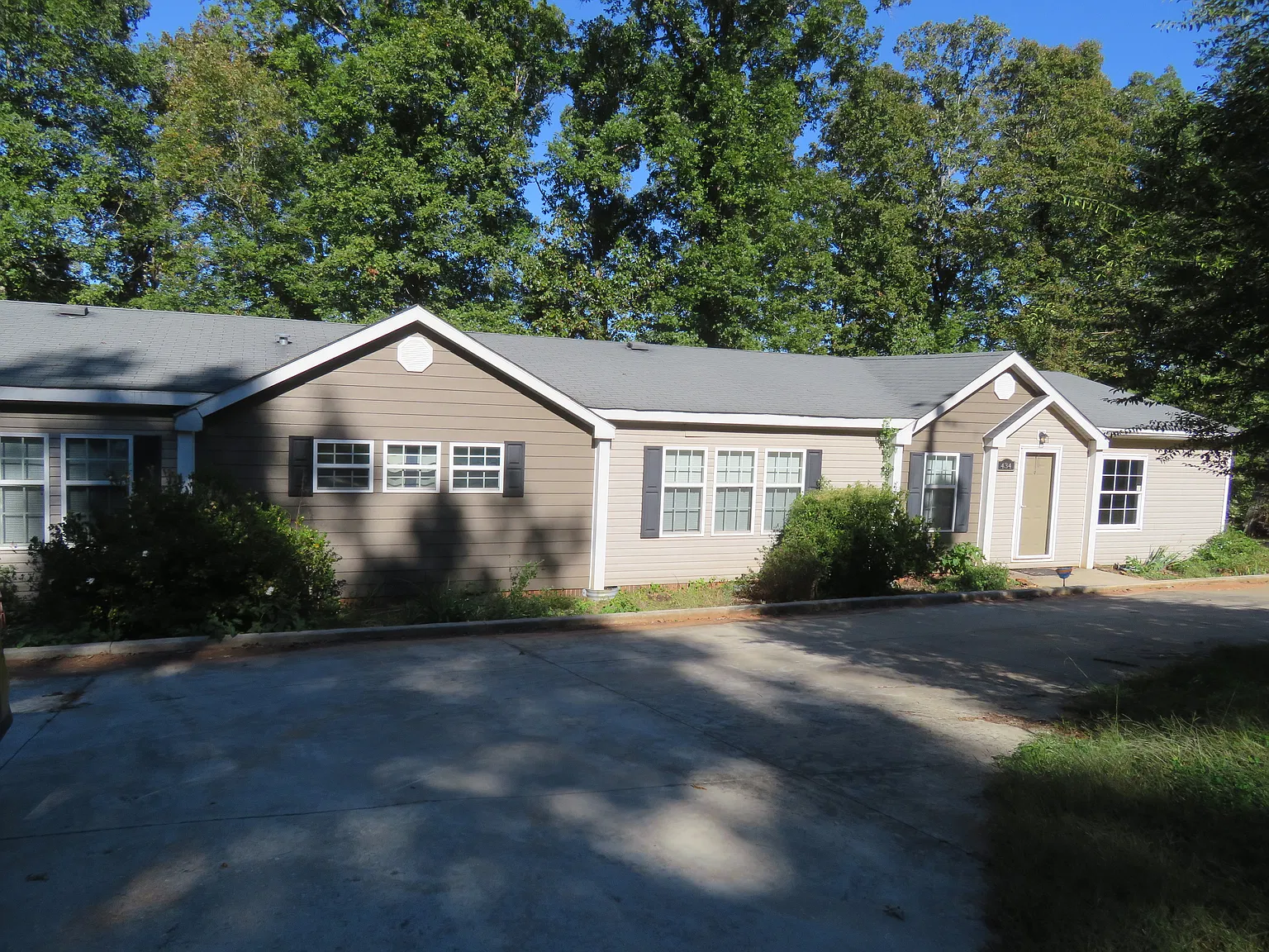 4 bed, 1700 sqft, $1,900 — Photo 1