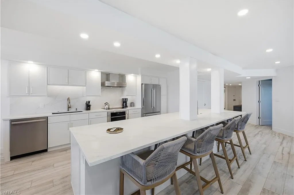 Pelican Pointe Condo — Photo 3