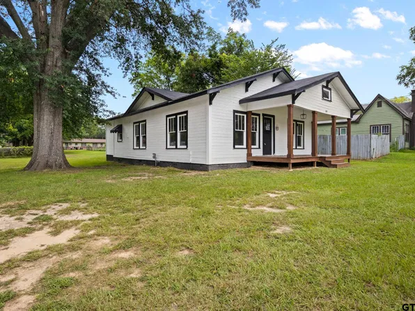 207 W 3rd St, Omaha, TX 75571