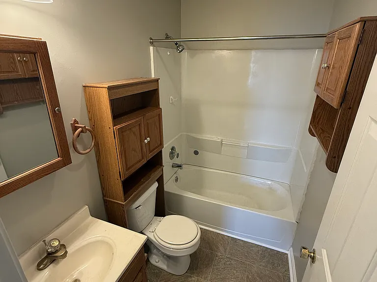 705 W Maple St #A — Photo 5