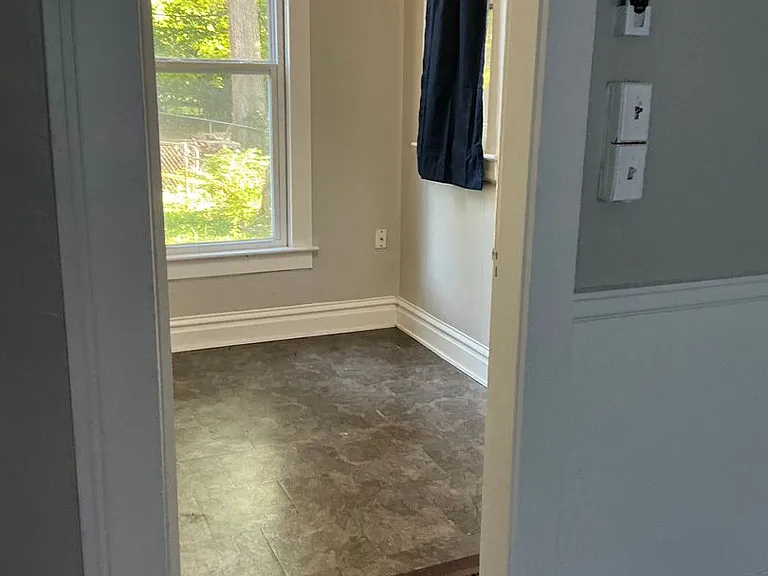 2411 Fox Ave — Photo 6
