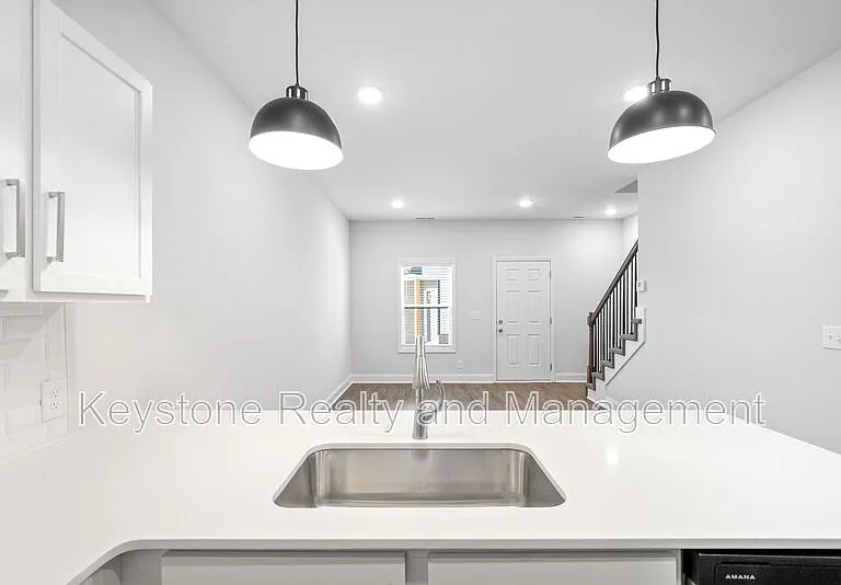 760 Tracy Ln #A104 — Photo 3