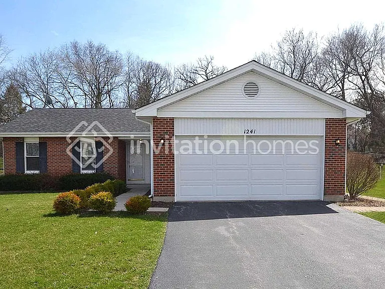 1241 Victoria Ct — Photo 1