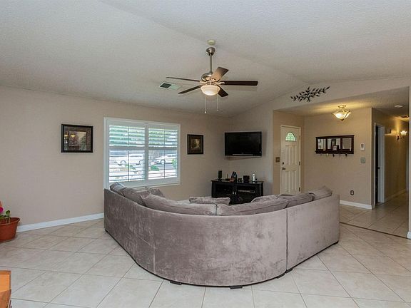 4th image of 1526 Donner Ave