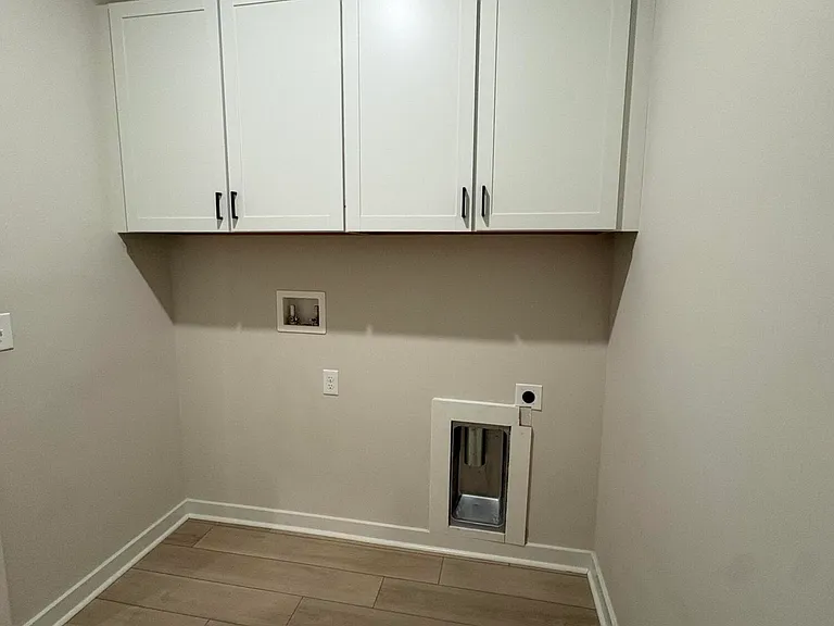 2208 Warbler St — Photo 7