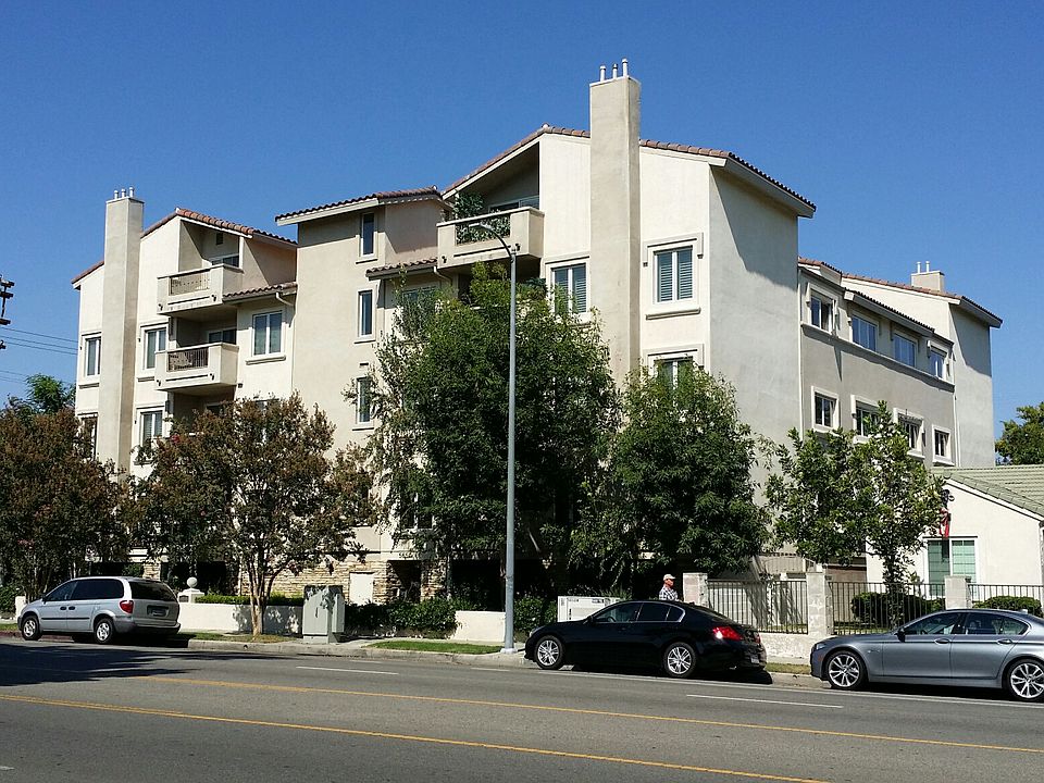 1st image of 5650 Woodman Ave Unit 204