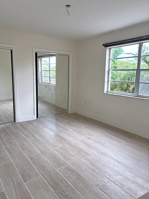 NE 135th St, North Miami — Photo 2